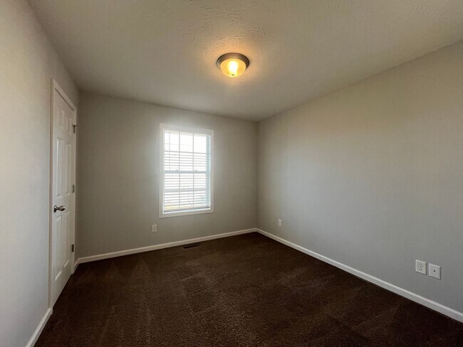 Building Photo - 306 Deluth Dr