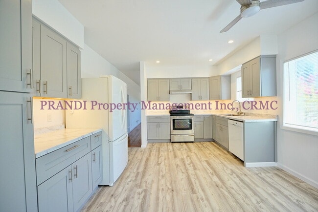 Building Photo - Available now!  3 Bedroom Gerstle Park home