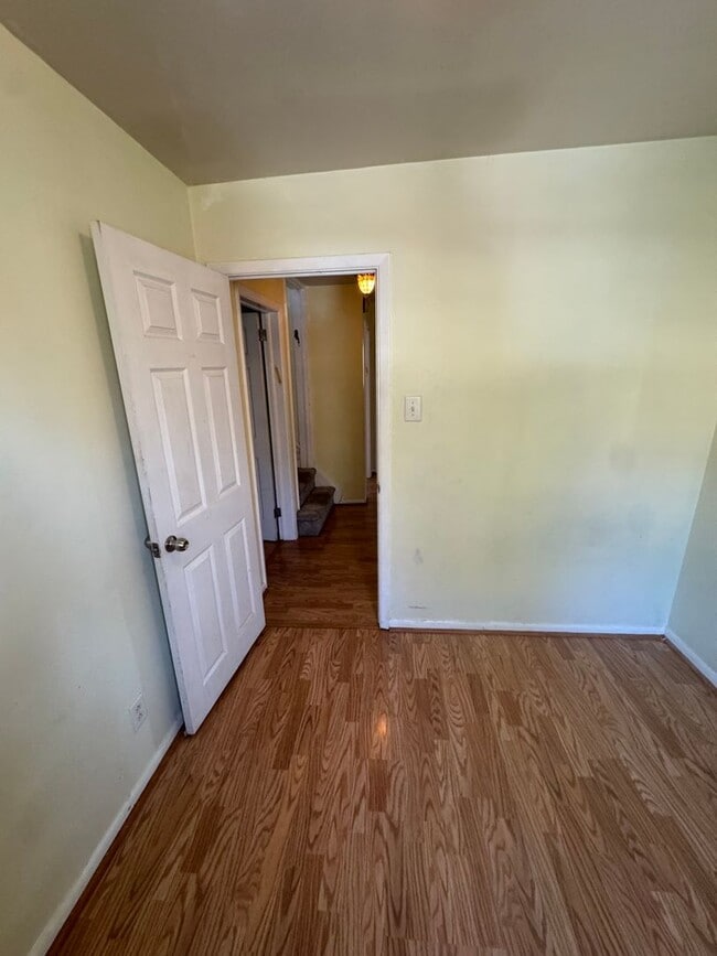 Building Photo - 5 Bedroom 2.5 Bath in Squirrel Hill