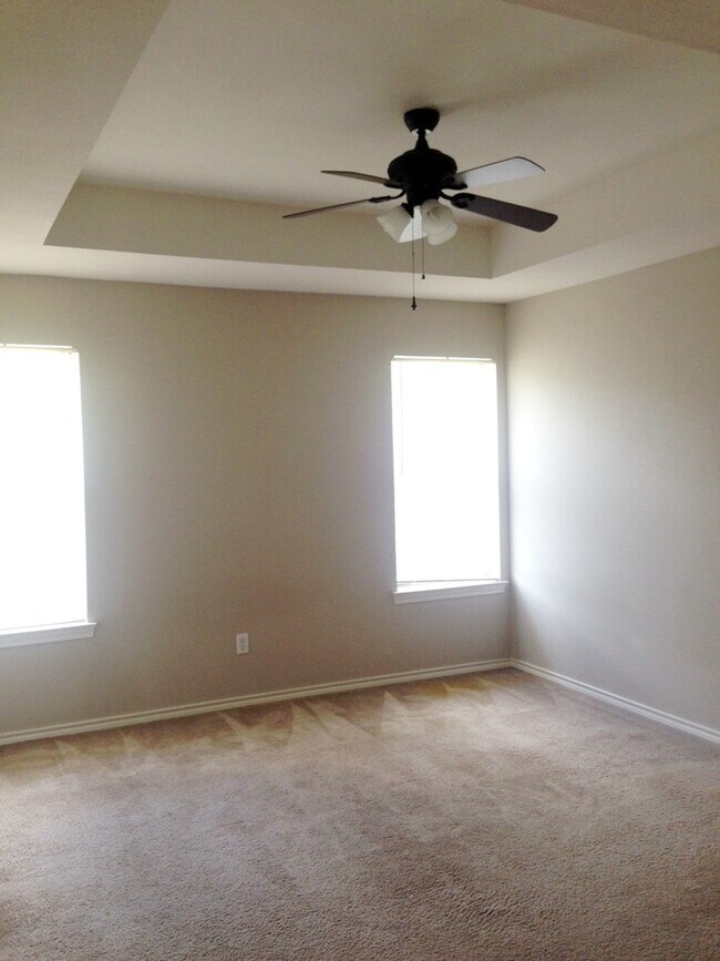 Building Photo - AVAILABLE! 3 Bedroom Duplex for Rent in Lindale!