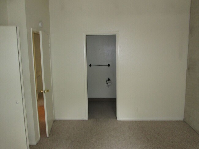 Building Photo - 570 Peach St