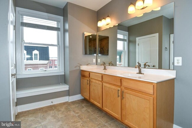 Building Photo - 2305 Main Line Blvd