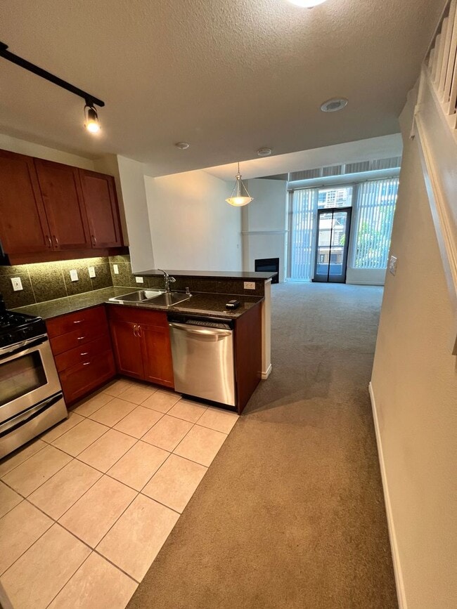 Building Photo - Little Italy 1 Bed/ 1.5 Bath, Loft at Treo!