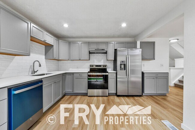 Building Photo - 14313 E Warren Pl
