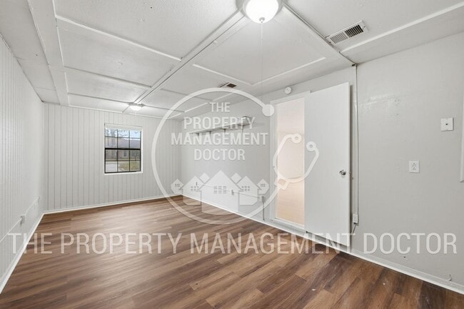 Building Photo - Modern 3/2 with an office Renovated Home in Orange Park - Ready for Immediate Move-In!