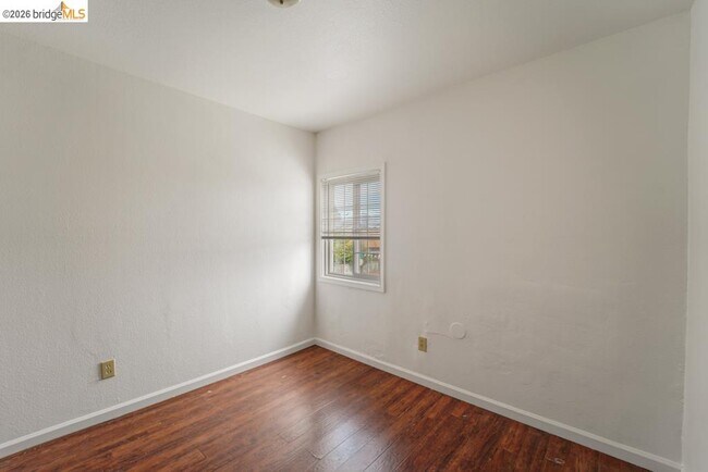 Building Photo - 402 Bissell Ave