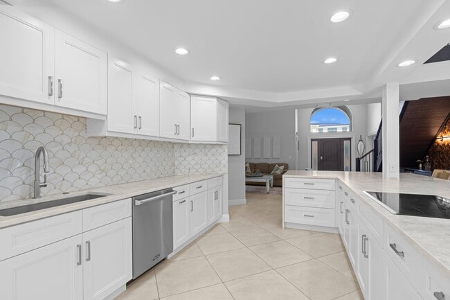 Building Photo - 1050 Brooks Ln