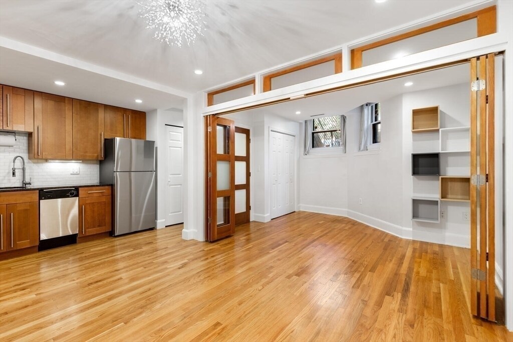 Building Photo - 270 Beacon St