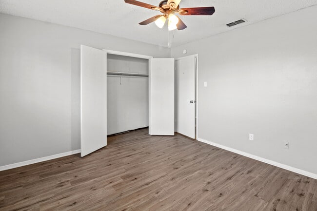 Building Photo - 7127 Gatewood Dr