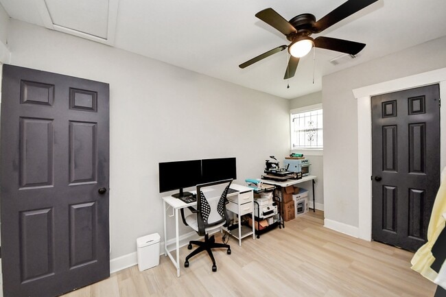 Building Photo - 4415 Hershe St