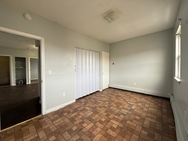 Building Photo - 132 Locust St