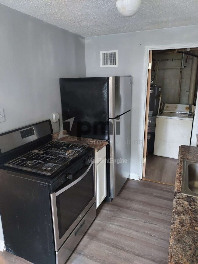 Building Photo - 328 E Kellar Ln