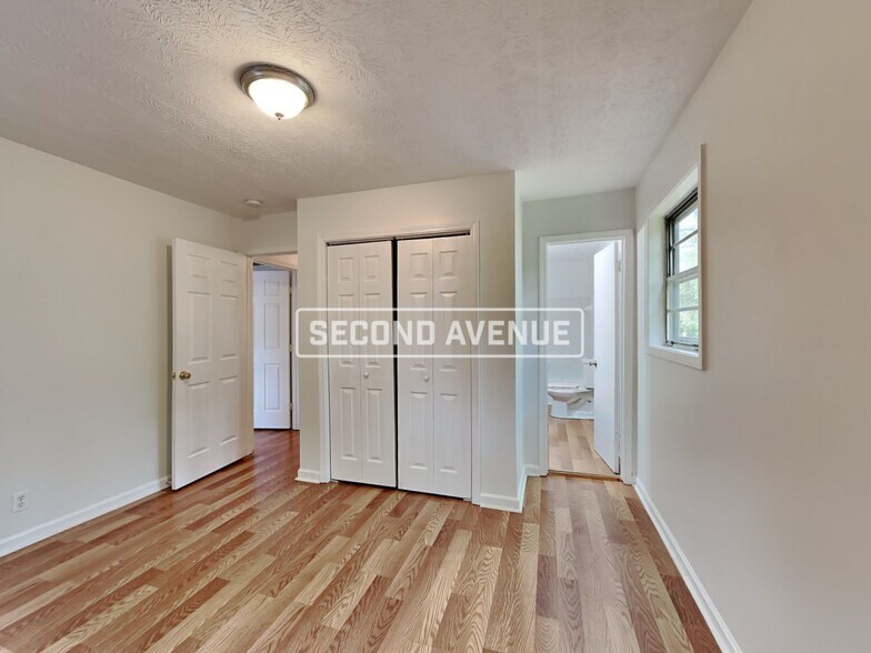 Building Photo - 1406 High Meadow Dr