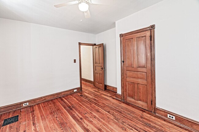 Building Photo - 1018 Wawaset St