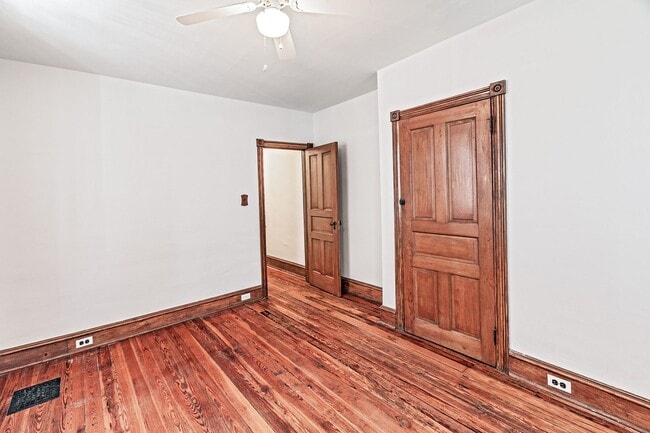 Building Photo - Charming and unique 3 bedroom, 3 bath townhome near Brandywine River and Zoo