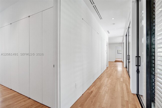 Building Photo - 240 Ocean