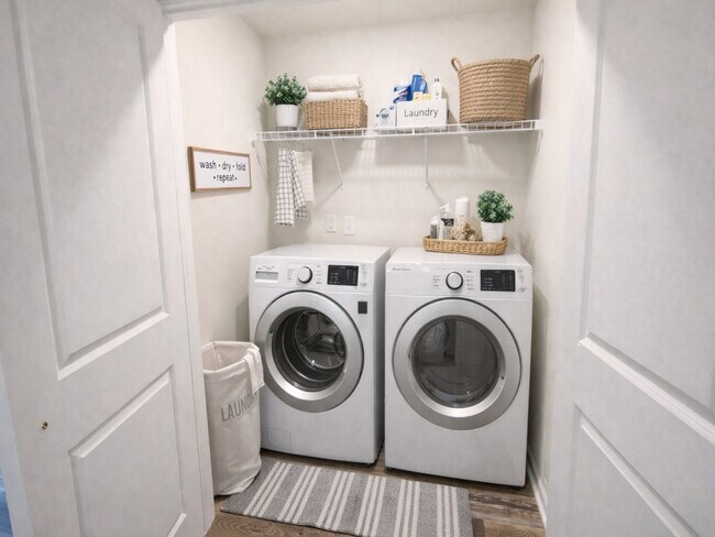 Building Photo - 3BR Townhome • Full Kitchen • Garage + Driveway