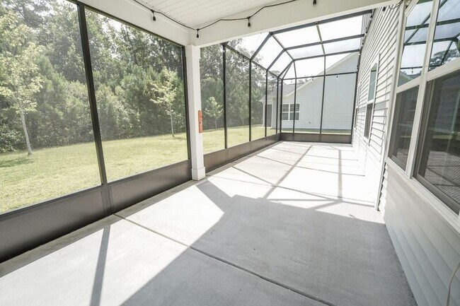 Building Photo - 3556 Castleoak Dr
