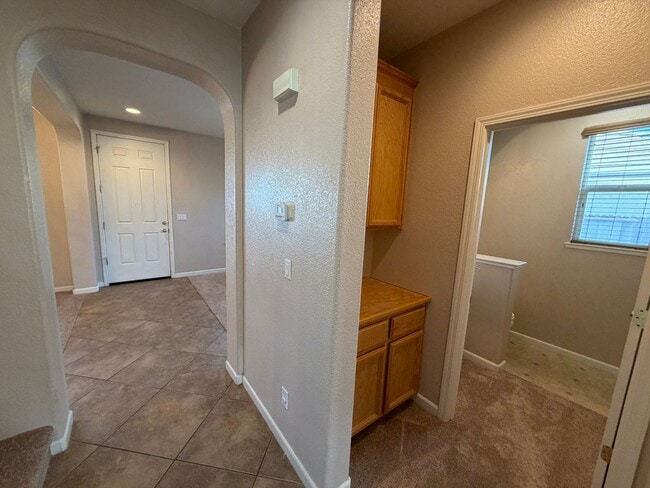 Building Photo - Spacious Home in Quiet Area