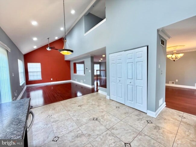 Building Photo - 37 Richards Rd