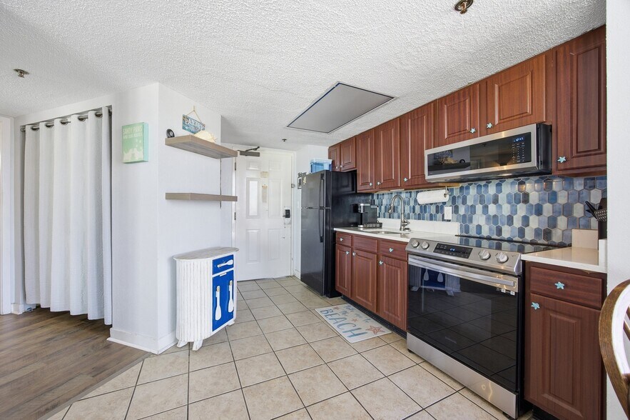 Building Photo - 2710 N Ocean Blvd