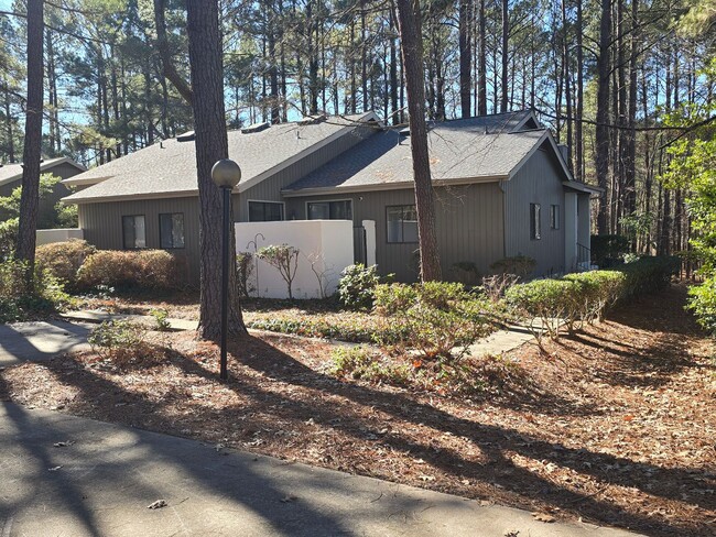 Building Photo - Multigenerational or Grad Student Living! ...