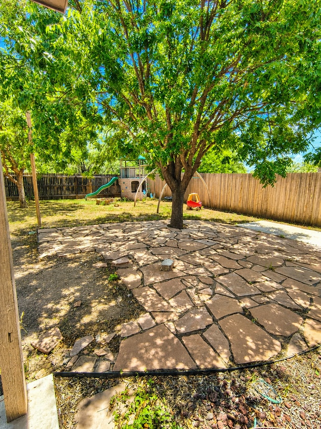 Building Photo - Beautifully maintained 3 bed 2 bath home AVAILABLE NOW!