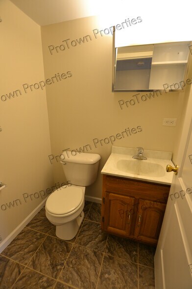 Building Photo - 217 Old Elm Rd