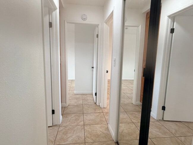 Building Photo - 3+2 with garage