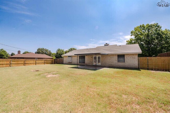Building Photo - 9 Four Sixes Cir