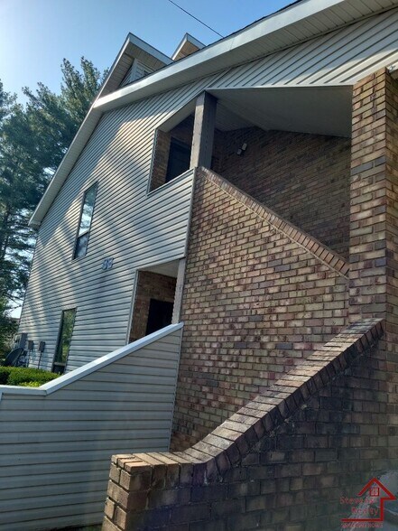 Building Photo - 409 Oriole Dr