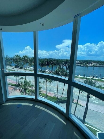 Building Photo - 5025 Collins Ave