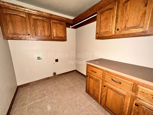 Building Photo - 13201 SW 2nd Terrace