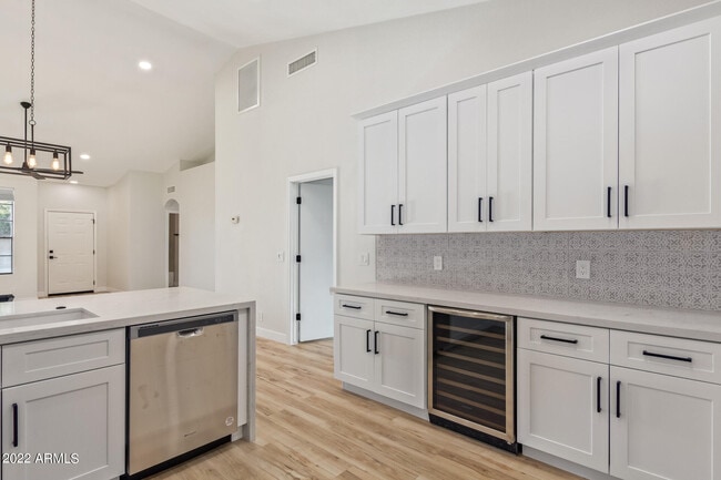 Building Photo - 11 N Concord St