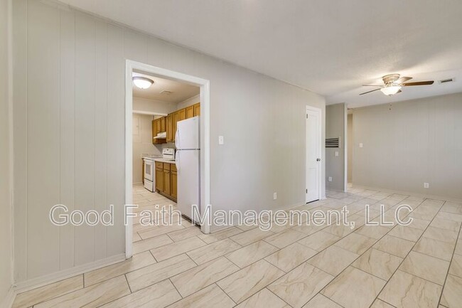 Building Photo - 1813 Alder Dr