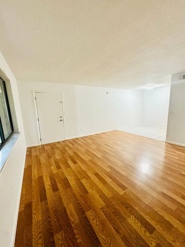 Building Photo - Spacious Ground-Floor 2-Bed/2-Bath Condo in Gated Community!