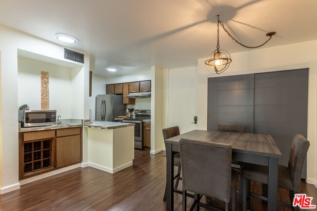 Building Photo - 5213 Raintree Cir