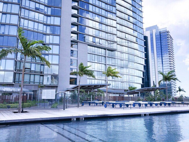 Building Photo - 1001 Queen St