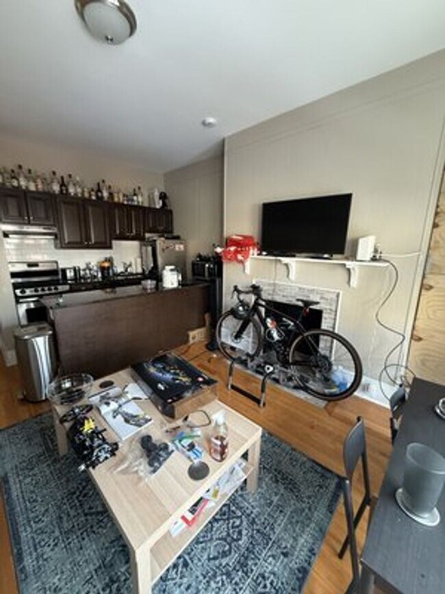 Building Photo - KENMORE 2 Bedroom Apt. - 9/1/26 (NO BROKER FEE)