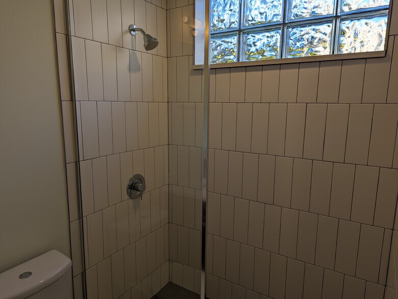 Building Photo - 939 W Grace St