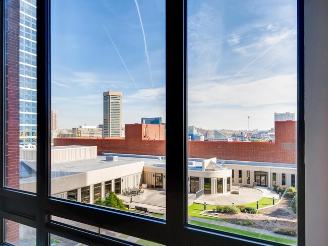 Building Photo - 10 E Lee St