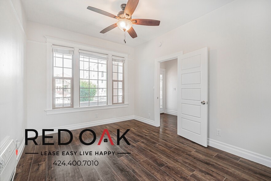 Primary Photo - 3425 Walton Ave