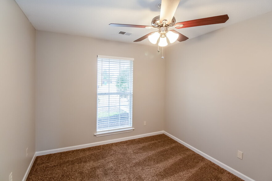 Building Photo - 6561 White Hawk Ln