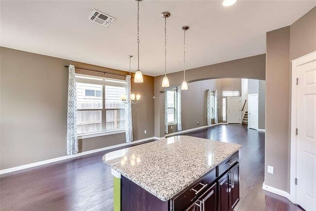 Building Photo - 16113 Hawthorne Heights Trail