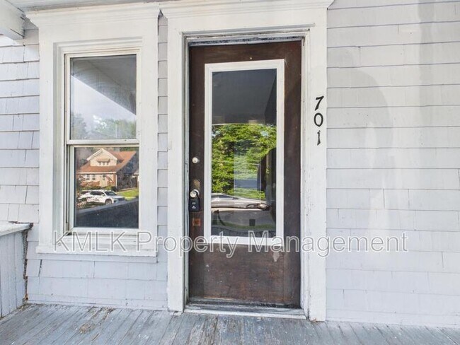 Building Photo - 701 Kling St