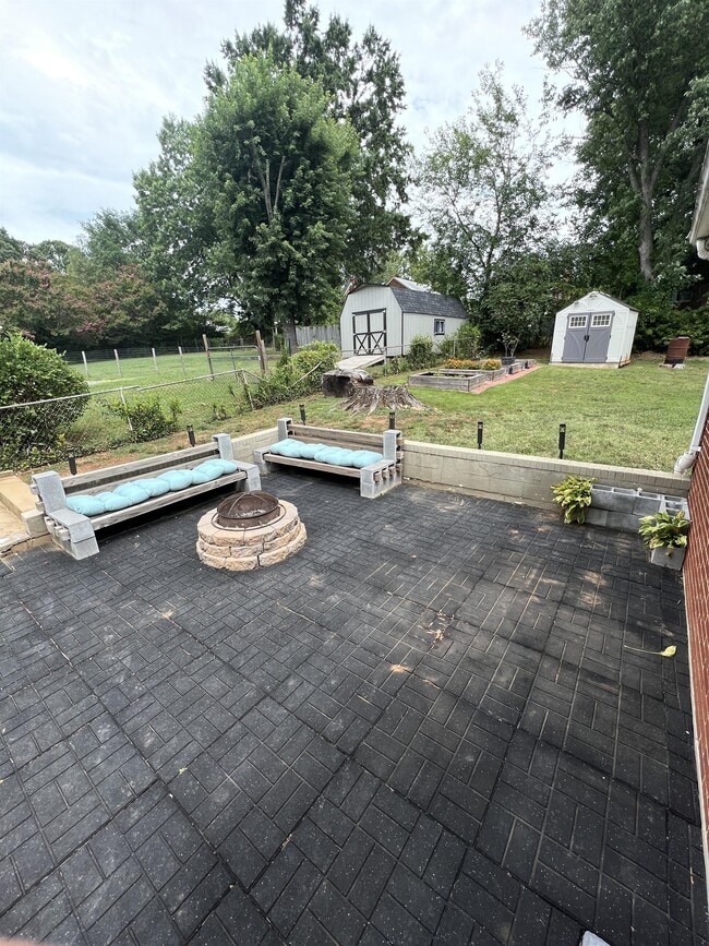 Building Photo - 1408 Gates St