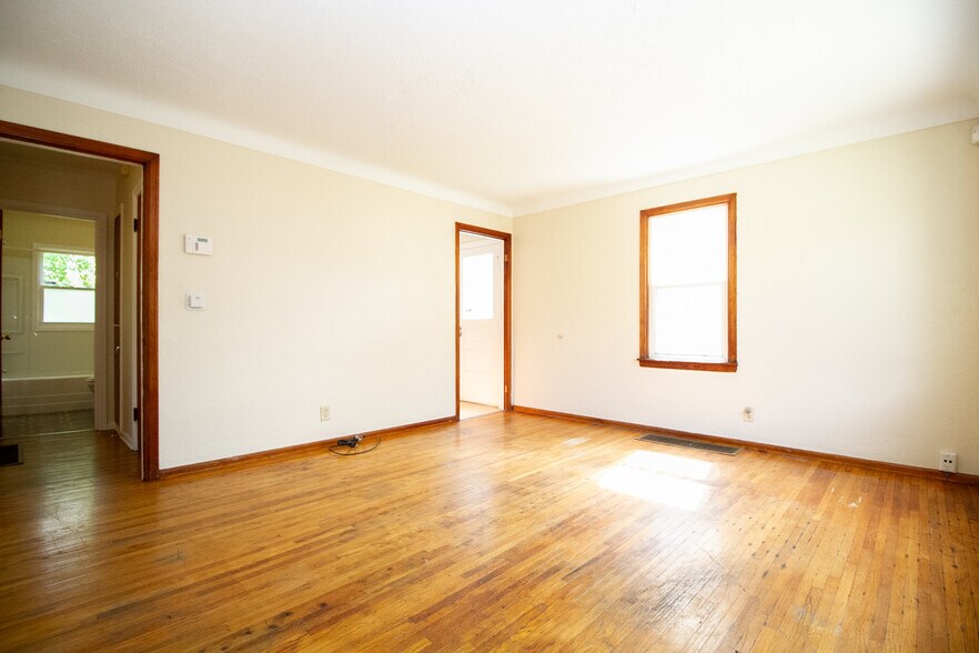 Building Photo - 1823 Marlow Rd