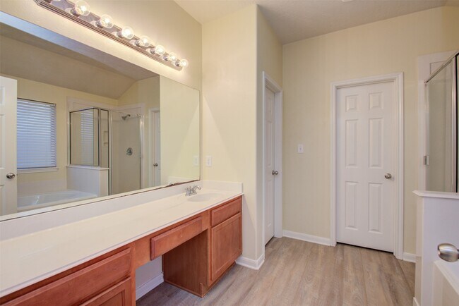 Building Photo - 14903 Lanai Dr