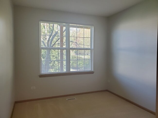 Building Photo - 1236 Brookdale Dr