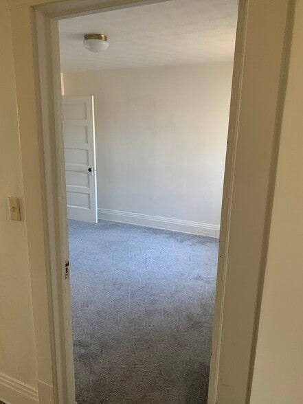 Building Photo - 3422 Daisy Ave